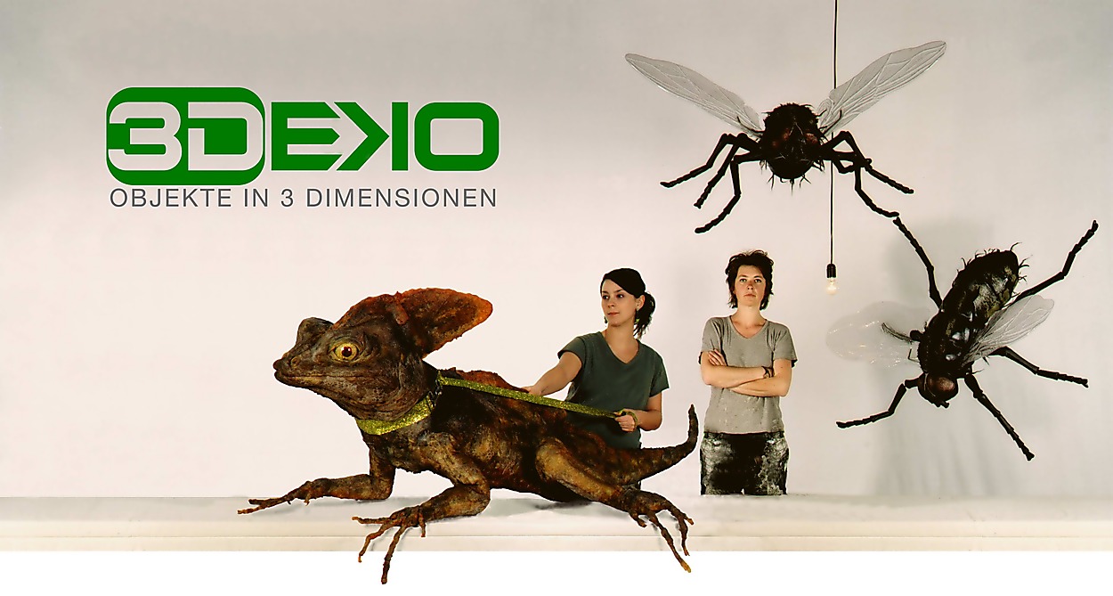 Plastiken und Requisiten